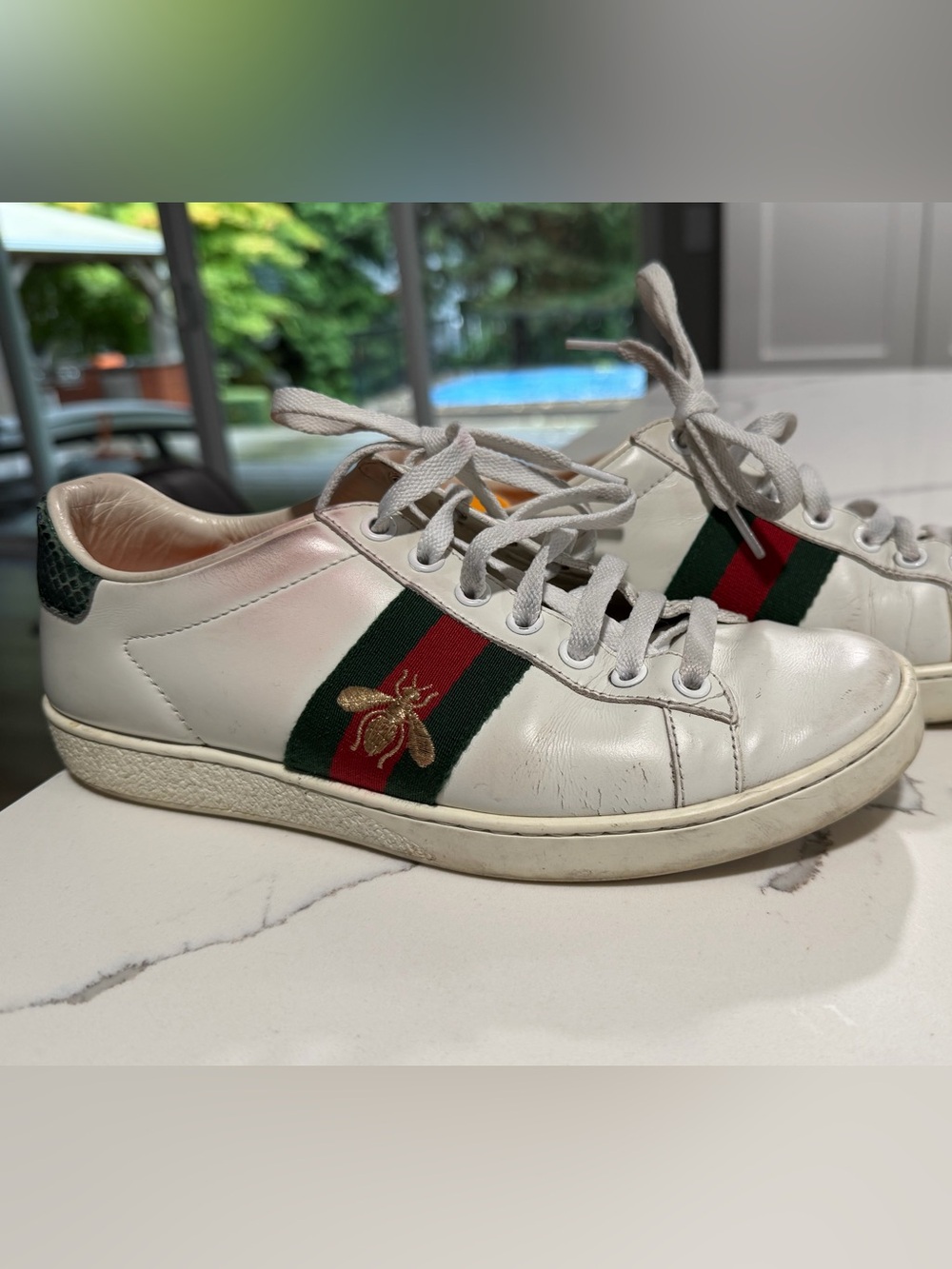 Gucci White Leather Low-Top Sneakers with Green & Red Stripe